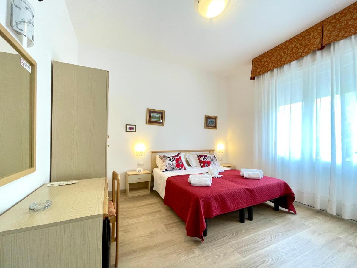 Hotel Trovatore Лідо-ді-Єзоло Екстер'єр фото
