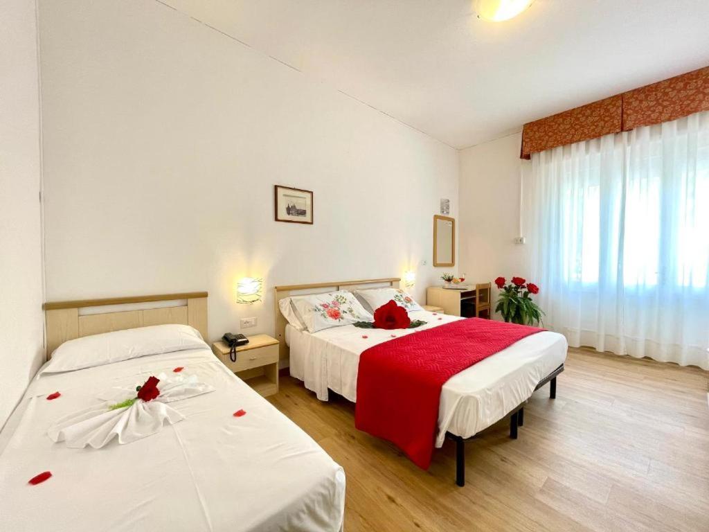Hotel Trovatore Лідо-ді-Єзоло Екстер'єр фото